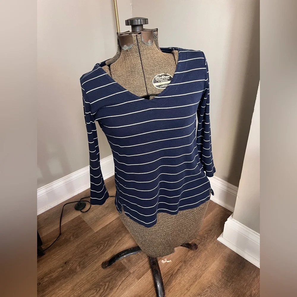 J.Jill Navy White Pinstripe 100% Pima Cotton Top Classic Comfortable XS Petite - Picture 2 of 7